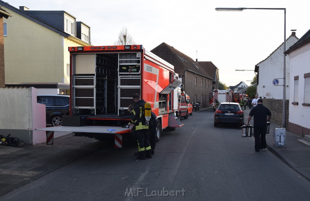 Feuer 2 Vollbrand Reihenhaus Roggendorf Berrischstr P001.JPG - Miklos Laubert